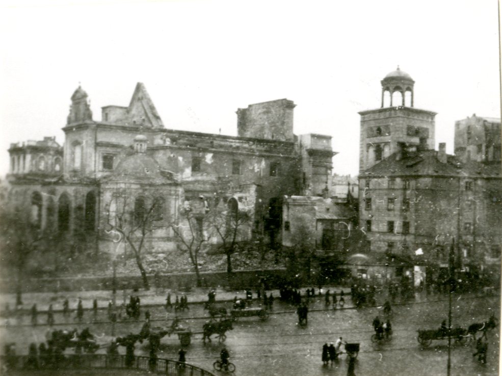 Zniszczony przez Niemców kościół św Anny, 1939 r.; AAN, Zbiór fotografii b. Centralnego Archiwum KC PZPR, nr filmu D.3726